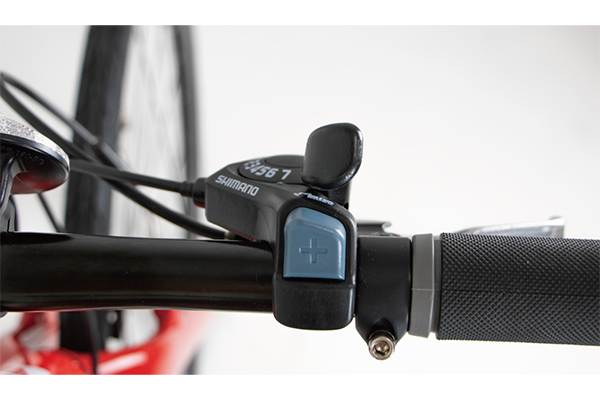 シンプルで使いやすい変速レバー