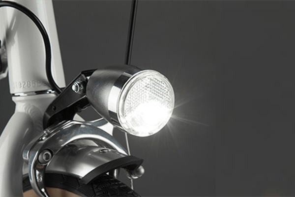 夜道も安心の明るいLEDライト