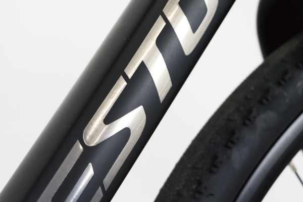 高級感のあるロゴデザイン