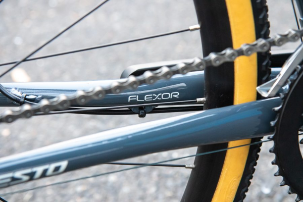 振動吸収機構FLEXORを搭載