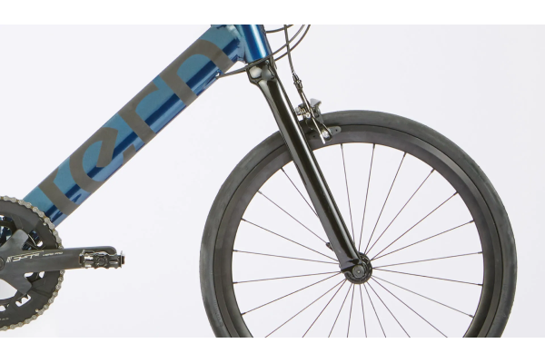 スタイリッシュなストレートフォーク