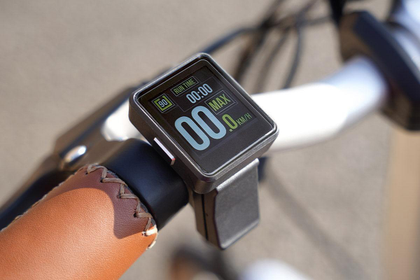 リモコン一体型ディスプレイ