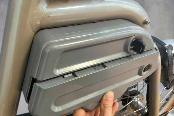 コンパクトで大容量の内蔵式バッテリー