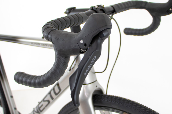 フレア形状のハンドル