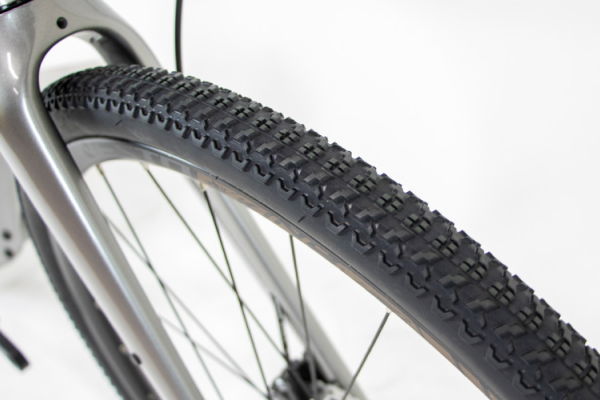 グラベルライドに適したブロックタイヤ