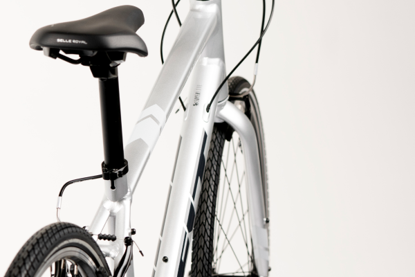 ワイヤー内装フレーム