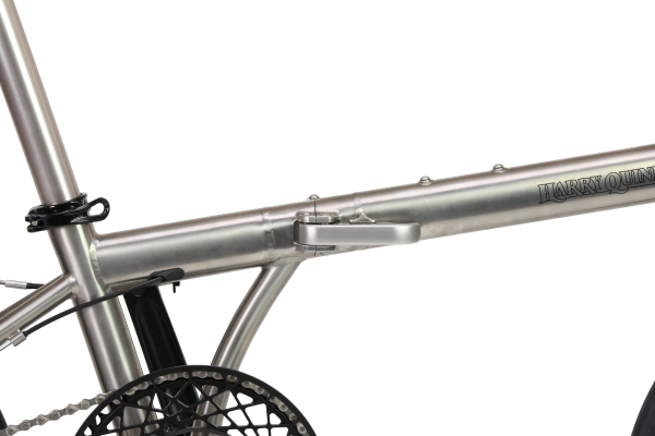 高強度のチタンフレーム