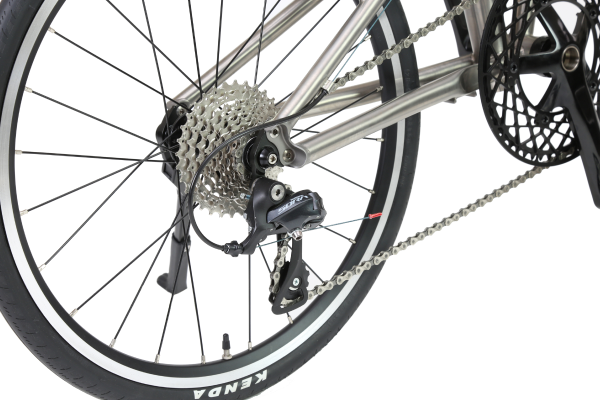 信頼のSHIMANO SORA 9speed