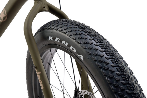 太い26×4インチタイヤ