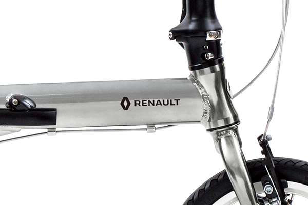 スタイリッシュなRENAULTのロゴマーク