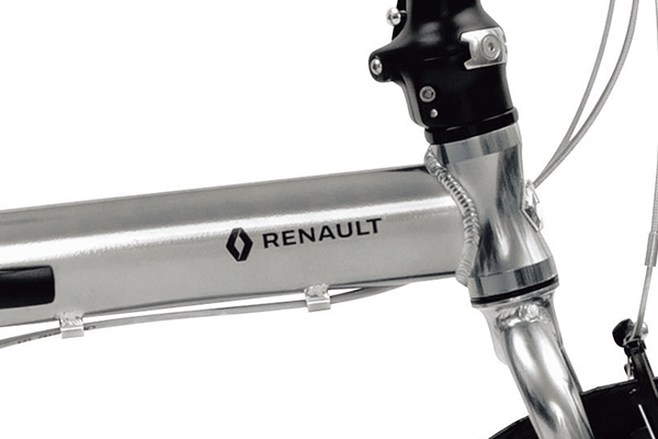 スタイリッシュなRENAULTのロゴ