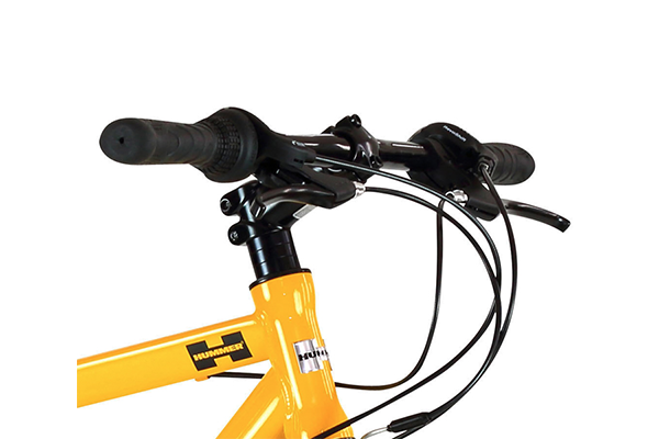 力の入れやすいストレートハンドル